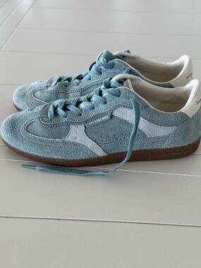 Sam Edelman Kallen Sneakers in Soft Blue Suede. Women’s Size 8
